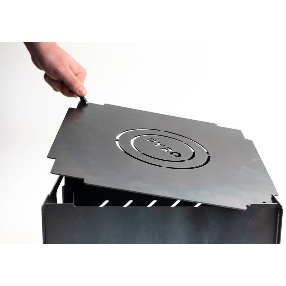 Lifting the hot Pyro Cage MINI lid safely with the included removal tool